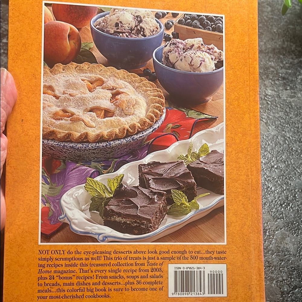 Taste Of Home 2004 Annual Cookbook for Kitchen Enthusiasts - Picture 2 of 6